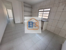 Casa com 2 Quartos para Alugar, 45 m² em Vila Guedes - São Paulo