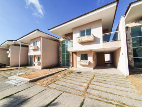 Casa com 3 Quartos à Venda, 176 m² em Lagoa Redonda - Fortaleza