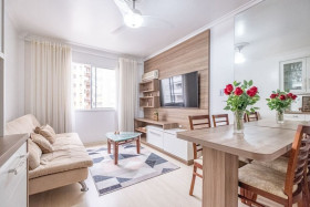 Apartamento com 2 Quartos à Venda, 74 m² em Centro - Florianópolis