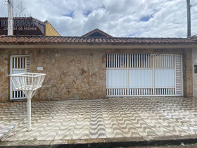 Casa com 3 Quartos à Venda, 242 m² em Solemar - Praia Grande