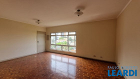 Apartamento com 3 Quartos à Venda, 117 m² em Aclimação - São Paulo