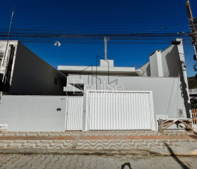 Casa com 4 Quartos à Venda, 320 m² em Cedro - Camboriú