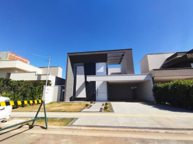 Casa de Condomínio com 4 Quartos à Venda, 377 m² em Jardins Lisboa - Goiânia