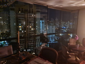 Apartamento com 3 Quartos à Venda, 144 m² em Vila Nova Conceição - São Paulo