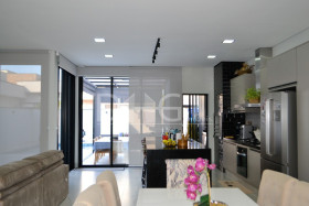 Casa com 4 Quartos à Venda, 280 m² em Residencial Club Portinari - Paulínia