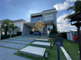 Casa com 3 Quartos à Venda, 289 m² em Santa Regina  - Camboriú