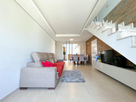 Casa com 3 Quartos à Venda, 137 m² em Tomazetti - Santa Maria