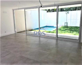 Casa com 3 Quartos à Venda, 300 m² em Retiro Morumbi - São Paulo