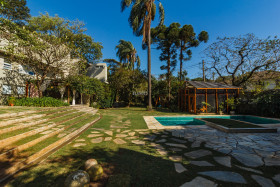 Sobrado com 4 Quartos à Venda, 878 m² em Jardim Guedala - São Paulo