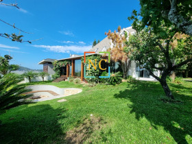 Casa com 5 Quartos à Venda, 392 m² em Cacupé - Florianópolis