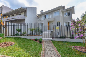 Casa com 3 Quartos à Venda, 236 m² em Vista Alegre - Curitiba