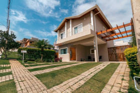 Casa com 4 Quartos à Venda, 225 m² em Rio Abaixo - Atibaia