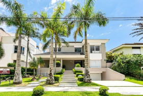 Casa com 5 Quartos à Venda, 755 m² em Jurerê Internacional - Florianópolis