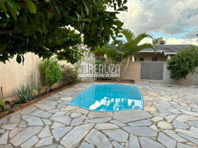 Casa com 3 Quartos à Venda, 465 m² em Fabrício - Uberaba