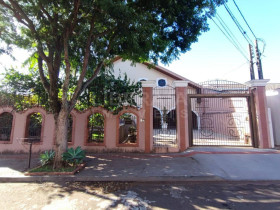Casa com 3 Quartos à Venda, 293 m² em Champagnat - Londrina