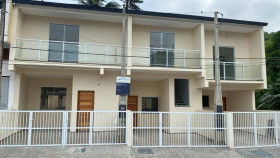 Casa com 2 Quartos à Venda,  em Itariri