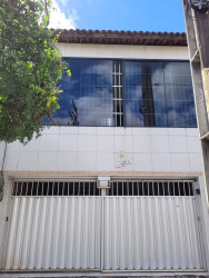 Casa com 6 Quartos à Venda, 318 m² em Henrique Jorge - Fortaleza