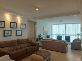Apartamento com 3 Quartos à Venda, 240 m² em Boqueirão - Santos
