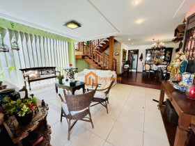 Casa com 4 Quartos à Venda, 278 m² em Edson Queiroz - Fortaleza