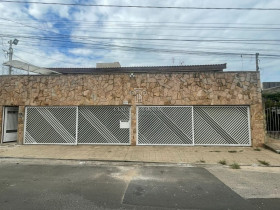 Casa com 4 Quartos para Alugar, 375 m² em Vila Barão - Sorocaba