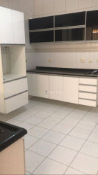 Casa com 3 Quartos para Alugar, 130 m² em Embaré - Santos