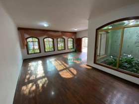 Casa com 3 Quartos para Alugar, 197 m² em Vila Rosália - Guarulhos