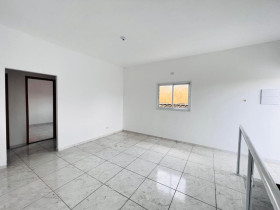 Casa com 2 Quartos à Venda, 65 m² em Catiapoã - São Vicente