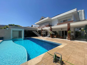 Casa com 6 Quartos à Venda, 1.100 m² em Barra Da Tijuca - Rio De Janeiro