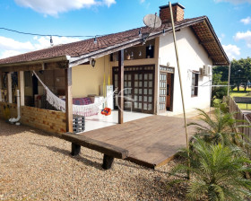 Casa com 3 Quartos à Venda,  em Bom Retiro - Joinville
