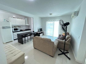 Apartamento com 3 Quartos para Temporada, 80 m² em Bombas - Bombinhas