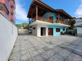 Casa com 12 Quartos à Venda, 641 m² em Toninhas - Ubatuba