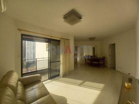 Apartamento com 3 Quartos para Alugar, 112 m² em Moema - São Paulo