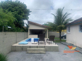 Casa com 5 Quartos à Venda, 221 m² em Balneário Copacabana - Caraguatatuba