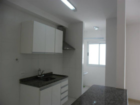 Apartamento com 2 Quartos para Alugar, 71 m² em Jardim Tupanci - Barueri