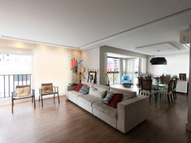 Apartamento com 3 Quartos à Venda, 145 m² em Centro - Florianópolis