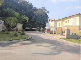 Casa com 3 Quartos para Alugar, 104 m² em Parque Rincão - Cotia