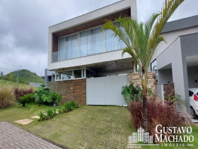 Casa com 4 Quartos à Venda, 360 m² em Alphaville - Volta Redonda