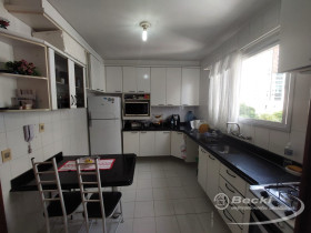 Apartamento com 3 Quartos à Venda, 125 m² em América - Joinville