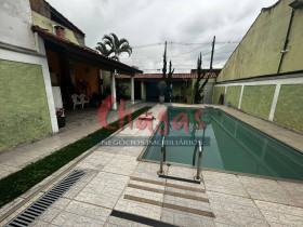 Casa com 3 Quartos à Venda,  em Praia Das Palmeiras - Caraguatatuba