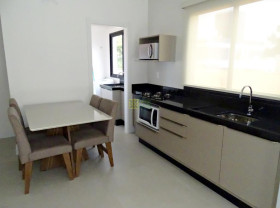 Apartamento com 2 Quartos para Alugar ou Temporada, 80 m² em Centro - Bombinhas