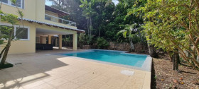 Casa com 5 Quartos para Alugar, 1.095 m² em Barra Da Tijuca - Rio De Janeiro