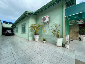 Casa com 3 Quartos à Venda, 180 m² em Canto Do Forte - Praia Grande
