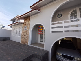 Casa com 3 Quartos à Venda, 428 m² em Estreito - Florianópolis