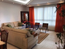 Apartamento com 3 Quartos à Venda, 209 m² em Embaré - Santos