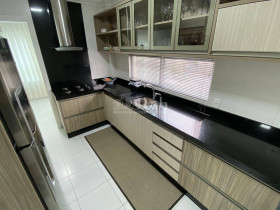 Apartamento com 3 Quartos à Venda, 110 m² em Centro - Balneário Camboriú