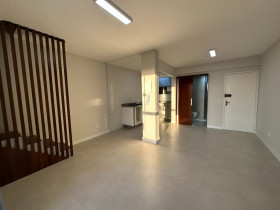 Apartamento com 2 Quartos à Venda, 64 m² em Capoeiras - Florianópolis