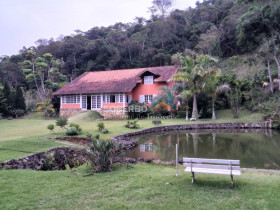 Imóvel com 4 Quartos à Venda, 123.000 m² em Córrego Das Pedras - Teresópolis