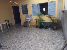 Casa com 4 Quartos à Venda,  em Jardim Brasil - Peruíbe