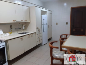 Apartamento com 4 Quartos à Venda, 196 m² em Cabo Frio