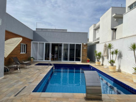 Casa de Condomínio com 3 Quartos à Venda, 330 m²em Jundiaí Mirim - Jundiaí